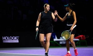 原创 
            WTA总决赛第5日综述：斯瓦泰克止步小组赛，阿尼西莫娃首进四强