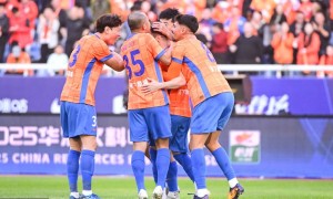 中超-卡扎伊什维利建功泽卡头球破门 泰山2-1胜10人津门虎